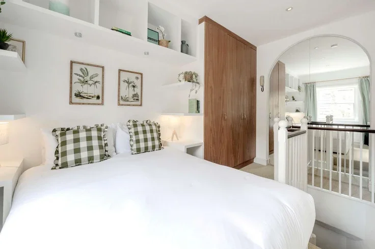 Flat Devonshire Terrace in City of Westminster