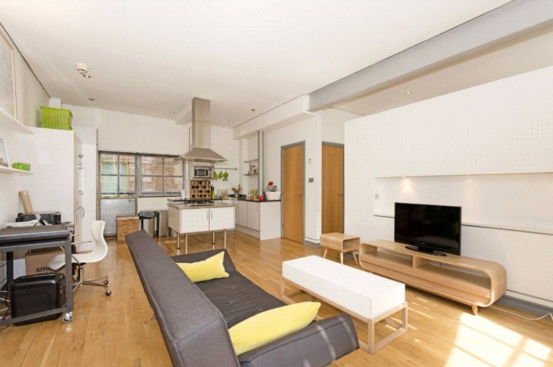 Flat Bastwick Street in Greater London