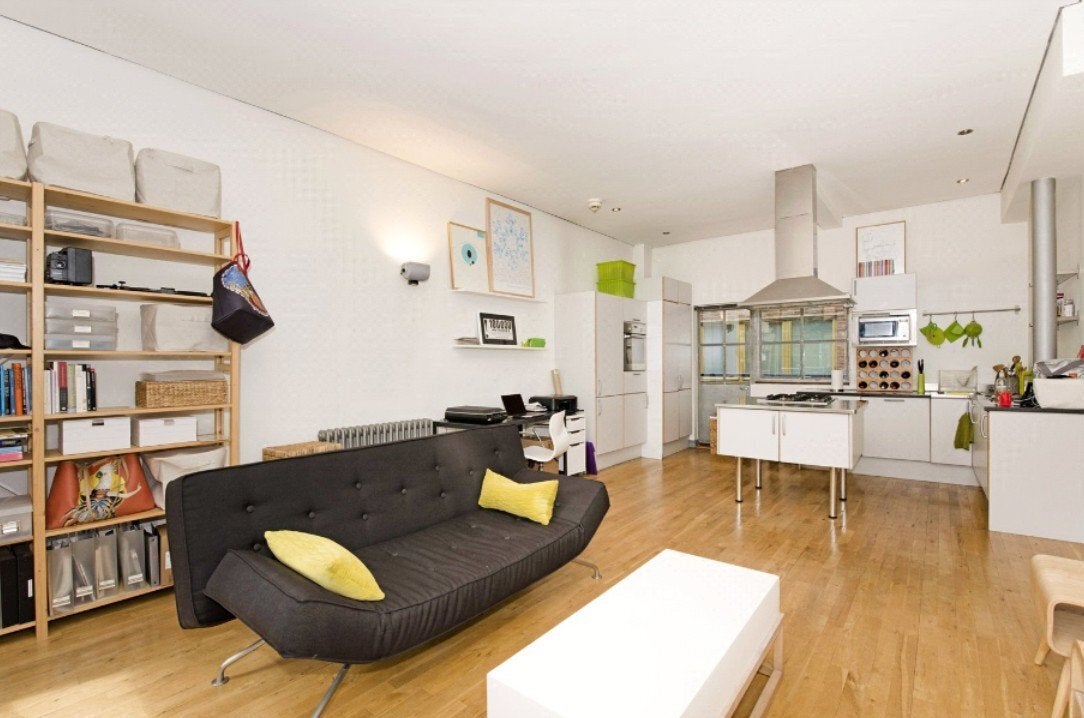 Flat Bastwick Street in Greater London