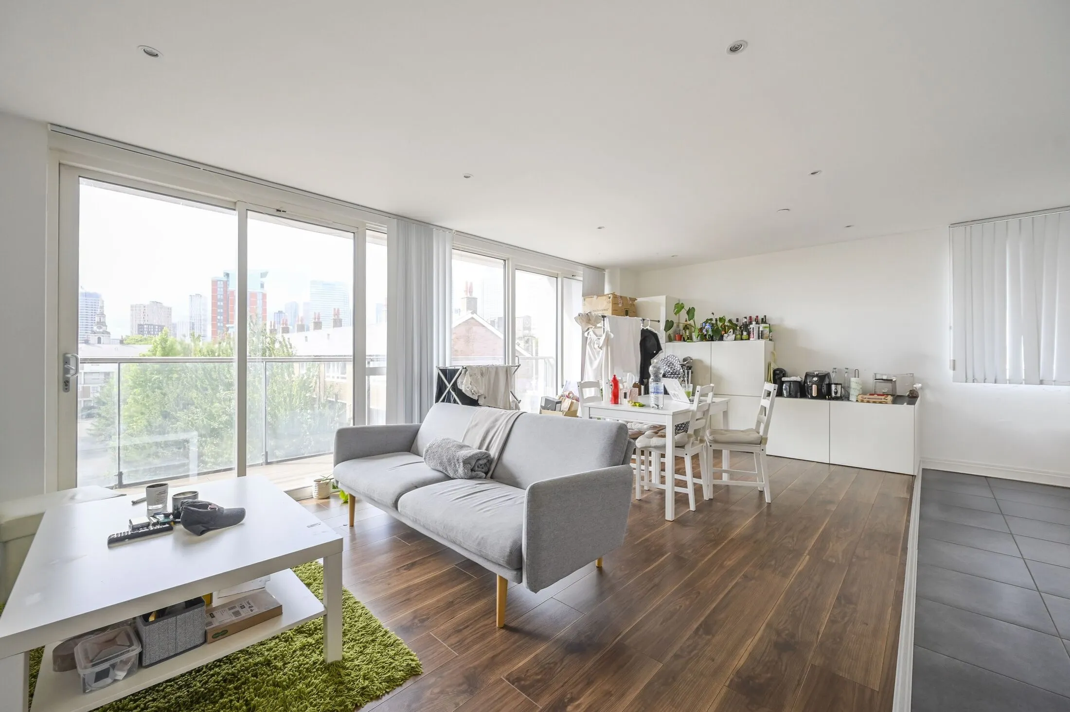 Flat Hay Currie Street in Greater London