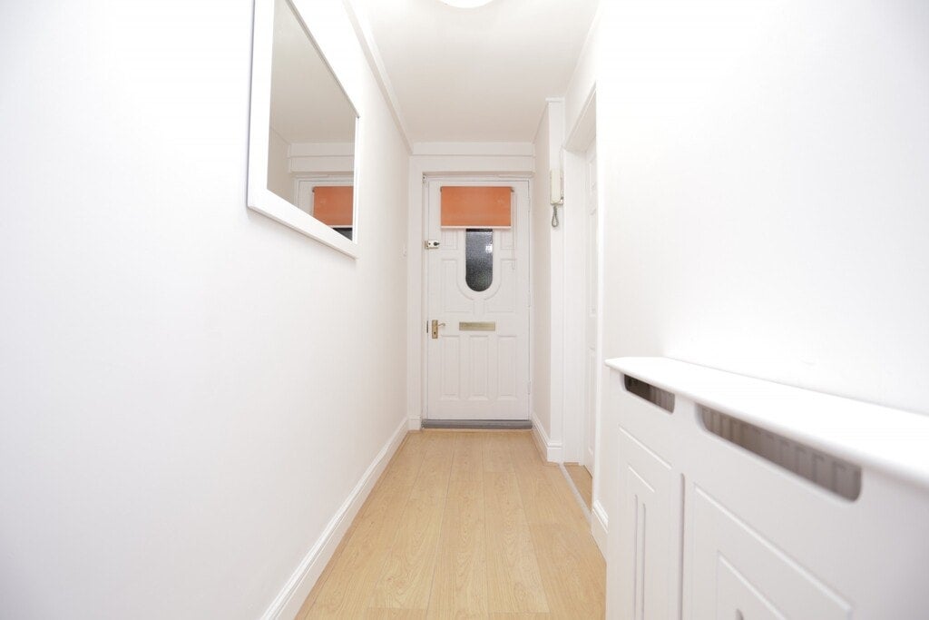 Room Windmill Lane in Greater London