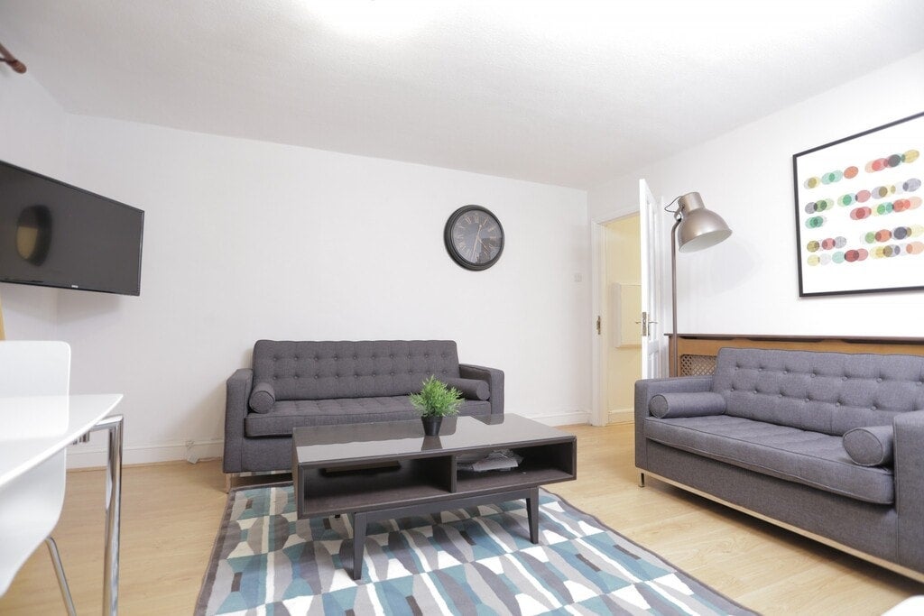 Room Windmill Lane in Greater London