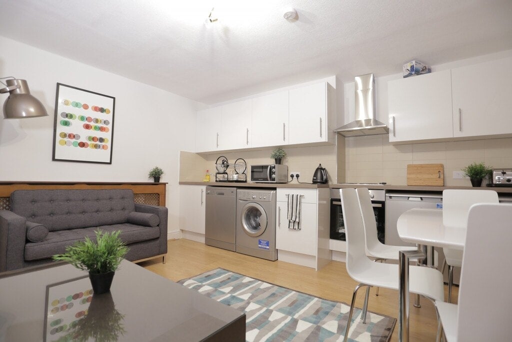 Room Windmill Lane in Greater London