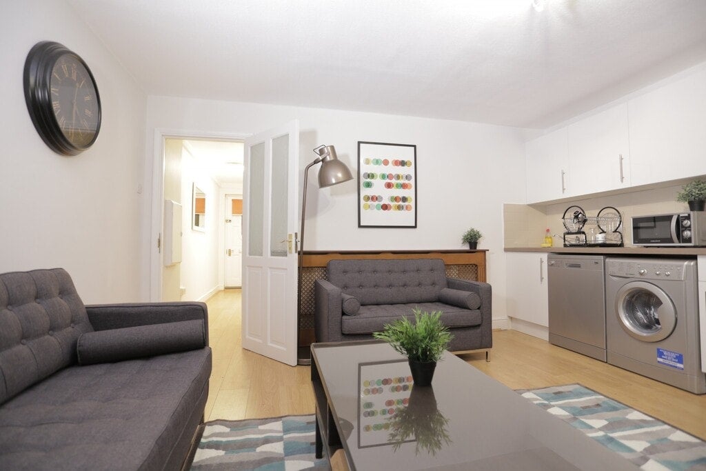 Room Windmill Lane in Greater London