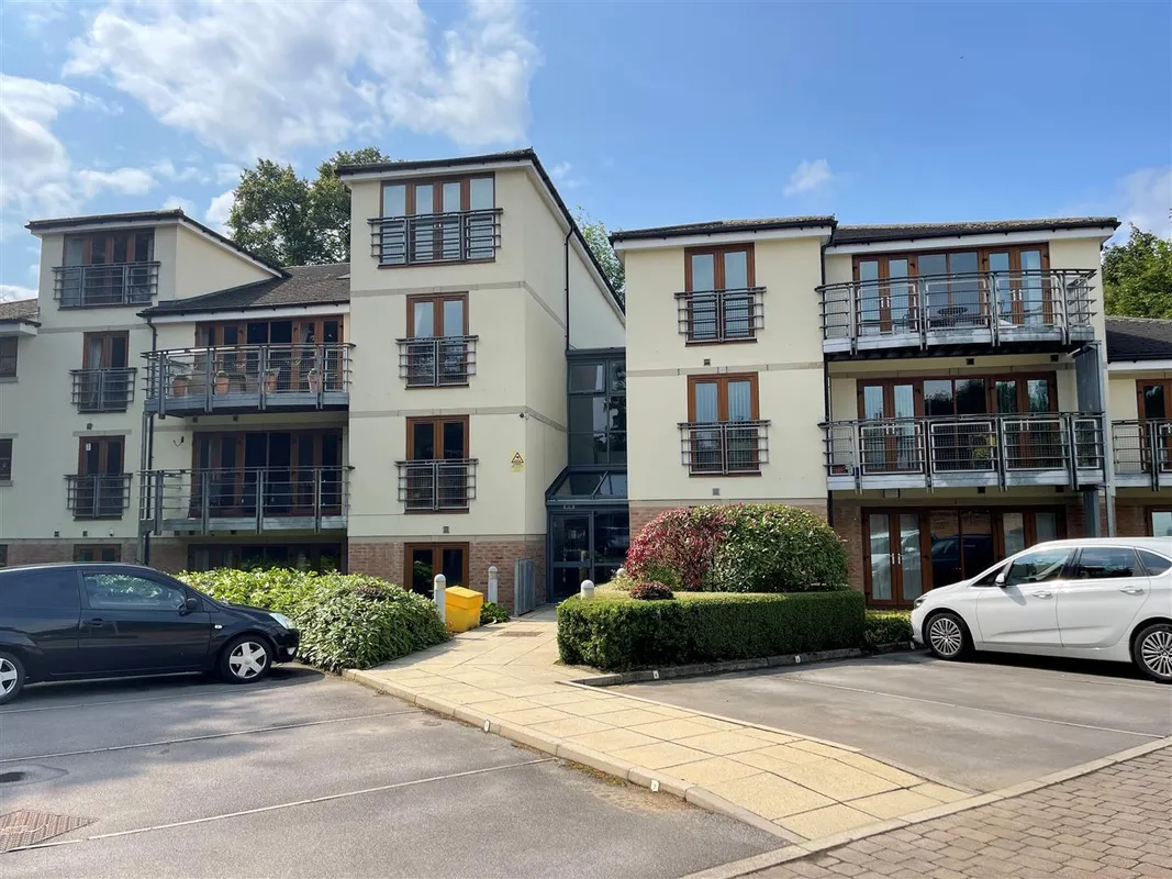 Flat Harrogate Road in Leeds