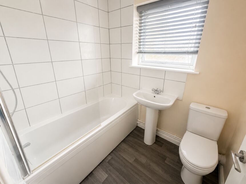 Flat Wellington Court in Holton le Clay