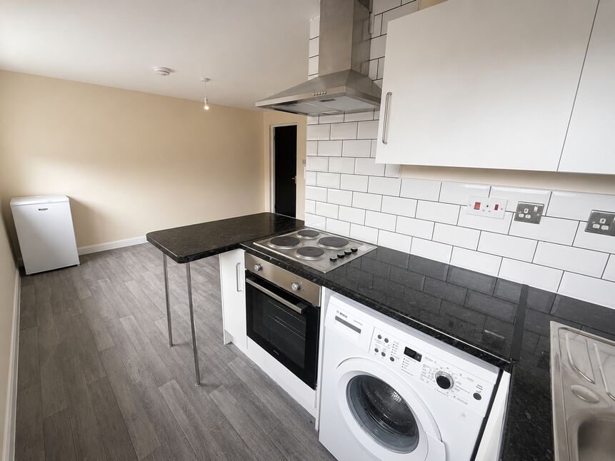 Flat Wellington Court in Holton le Clay