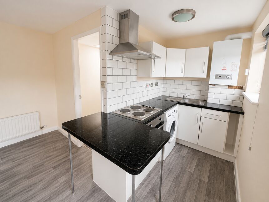 Flat Wellington Court in Holton le Clay