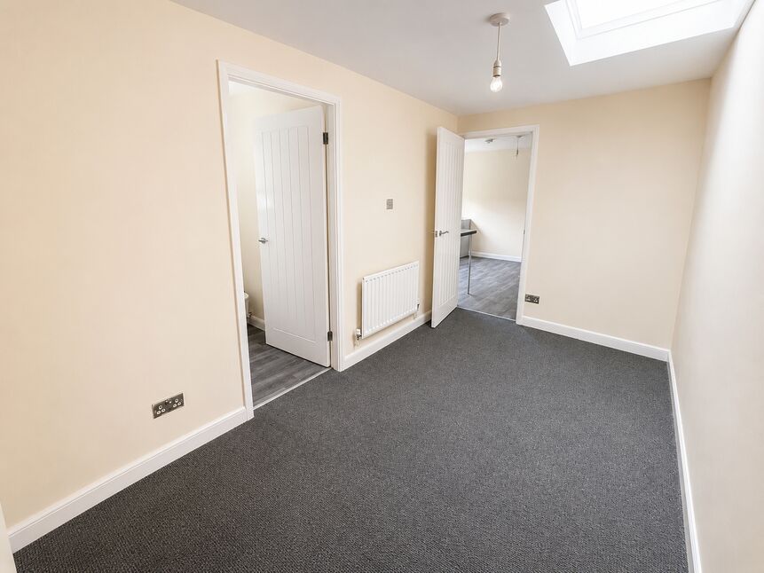 Flat Wellington Court in Holton le Clay