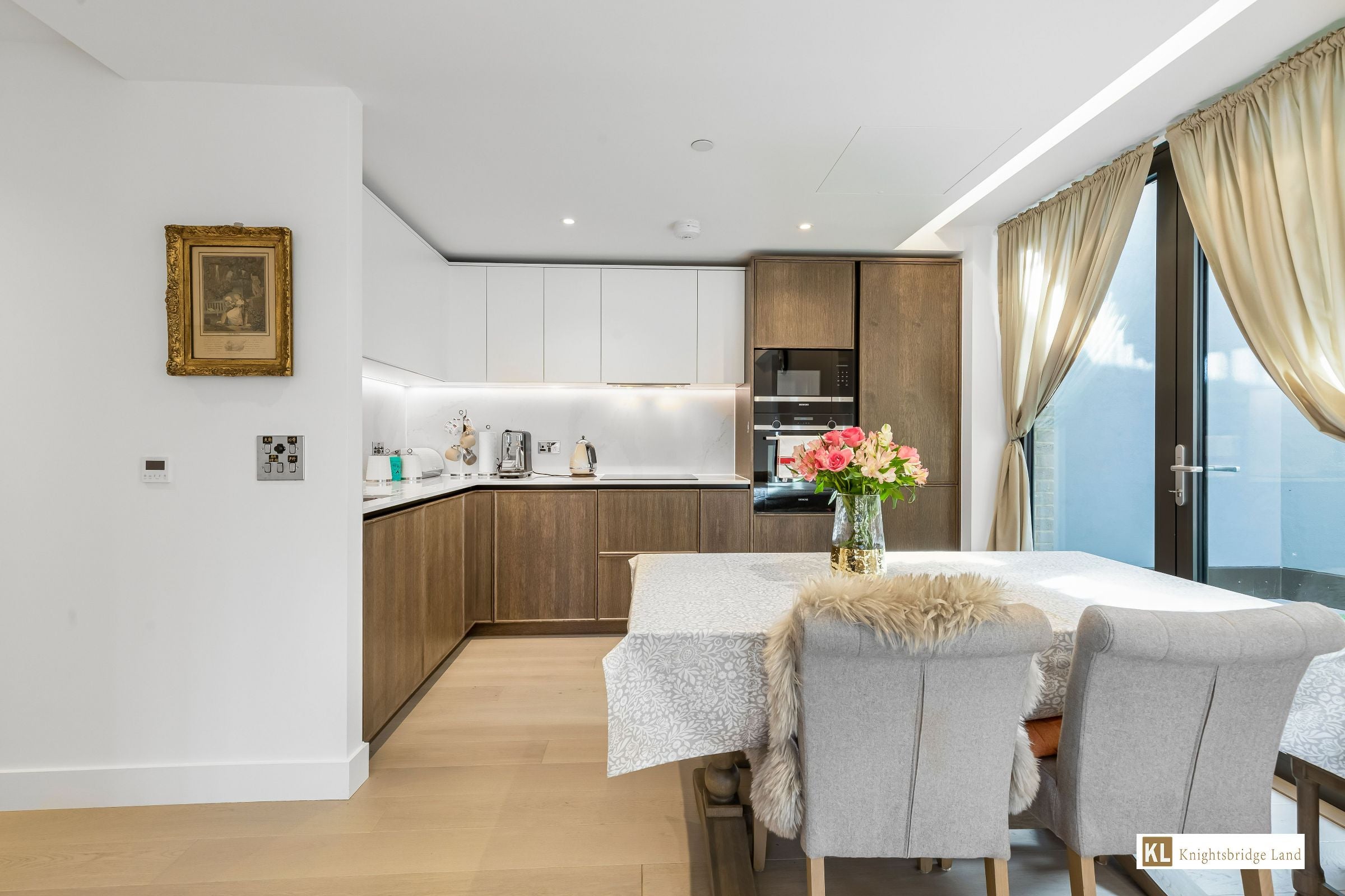 Flat Leicester Court in London