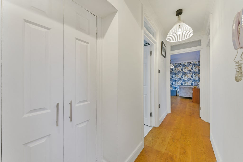 Flat Finborough Road in Greater London