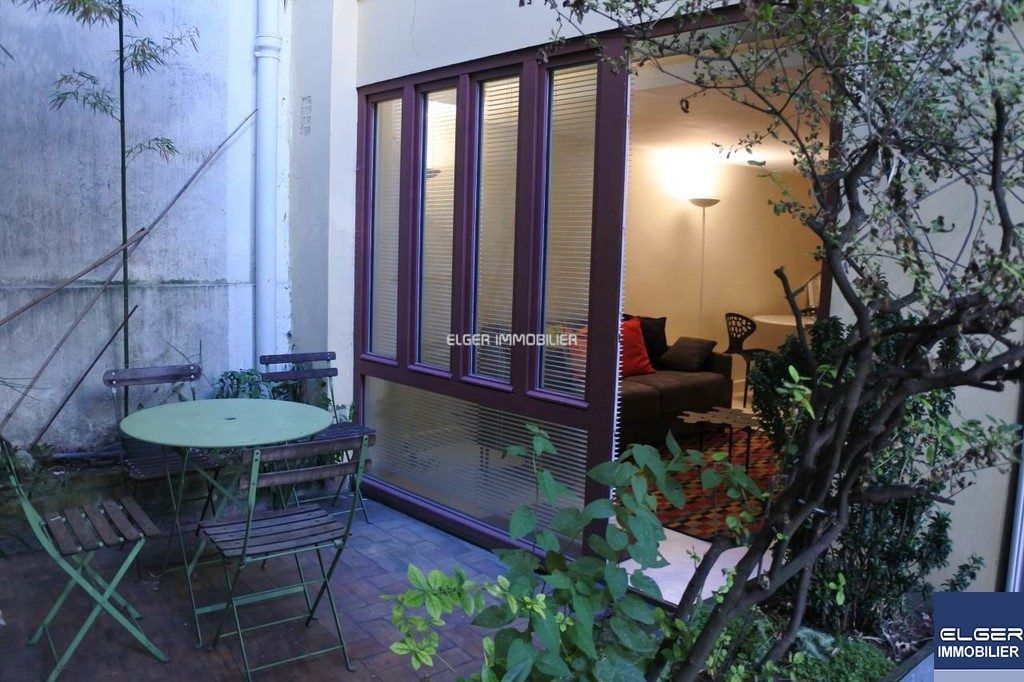Flat Passage Commun B/7 in Paris