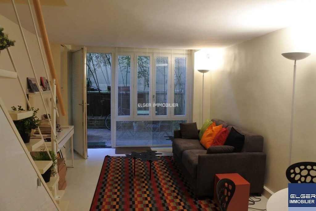 Flat Passage Commun B/7 in Paris