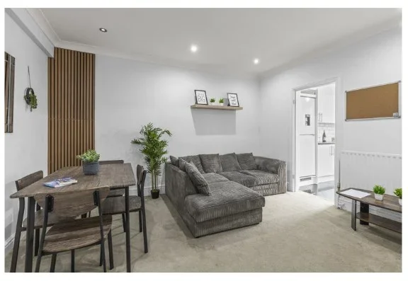 Room Southcroft Road in Greater London