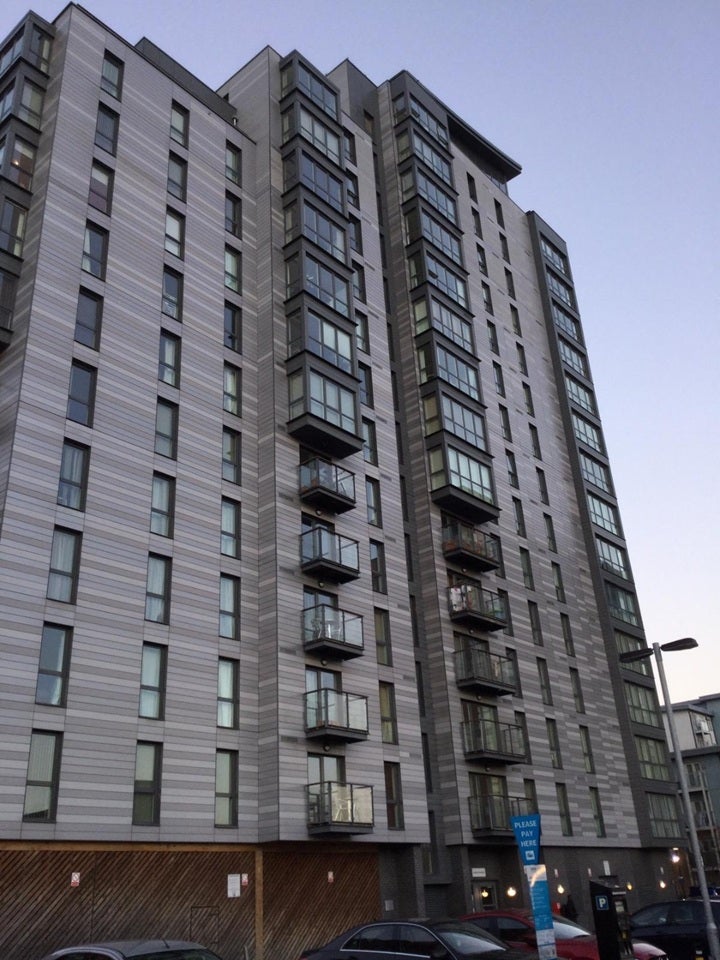 Flat Railway Terrace in Slough