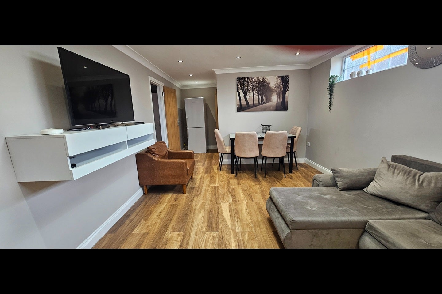 Flat Oakley Avenue in Greater London