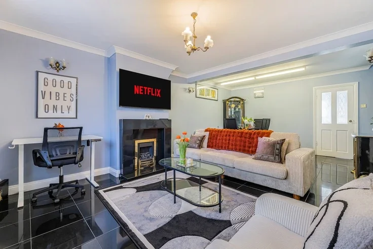 House Parsloes Avenue in Greater London