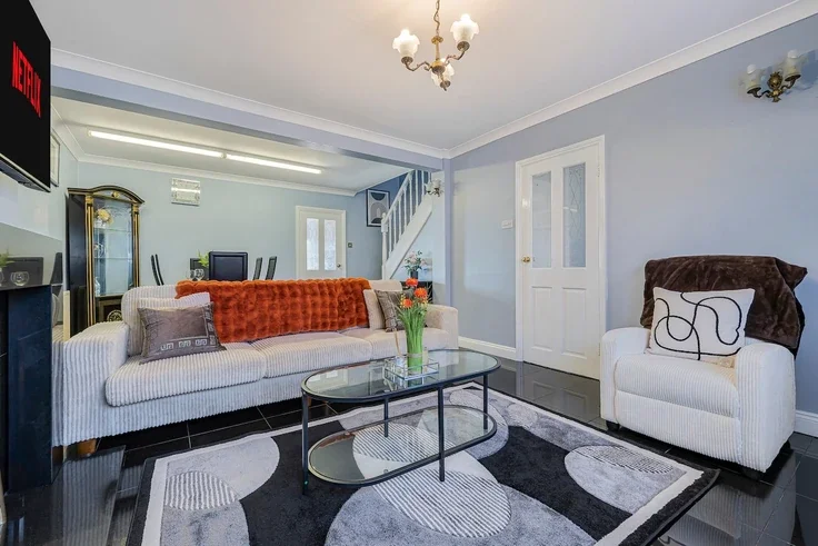 House Parsloes Avenue in Greater London