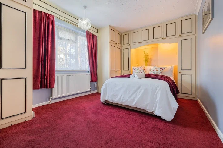 House Parsloes Avenue in Greater London