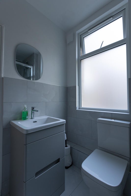 Room Farleigh Road in Greater London