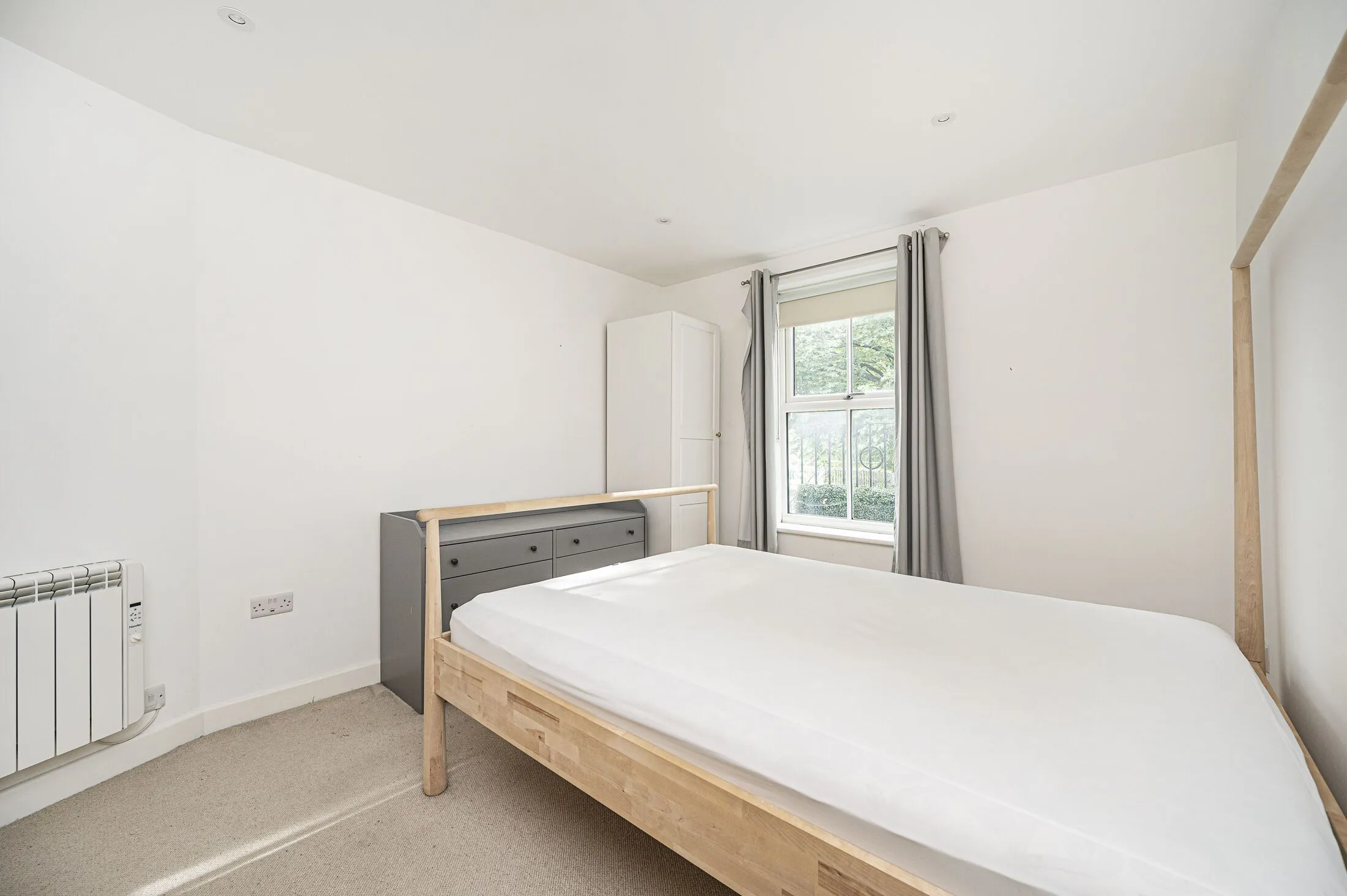 Flat Cadogan Close in Greater London
