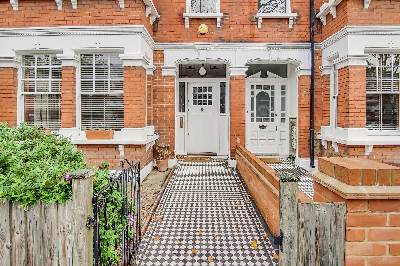 House Wavendon Avenue in Greater London