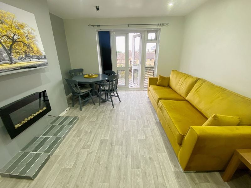 Flat Warner Close in Greater London