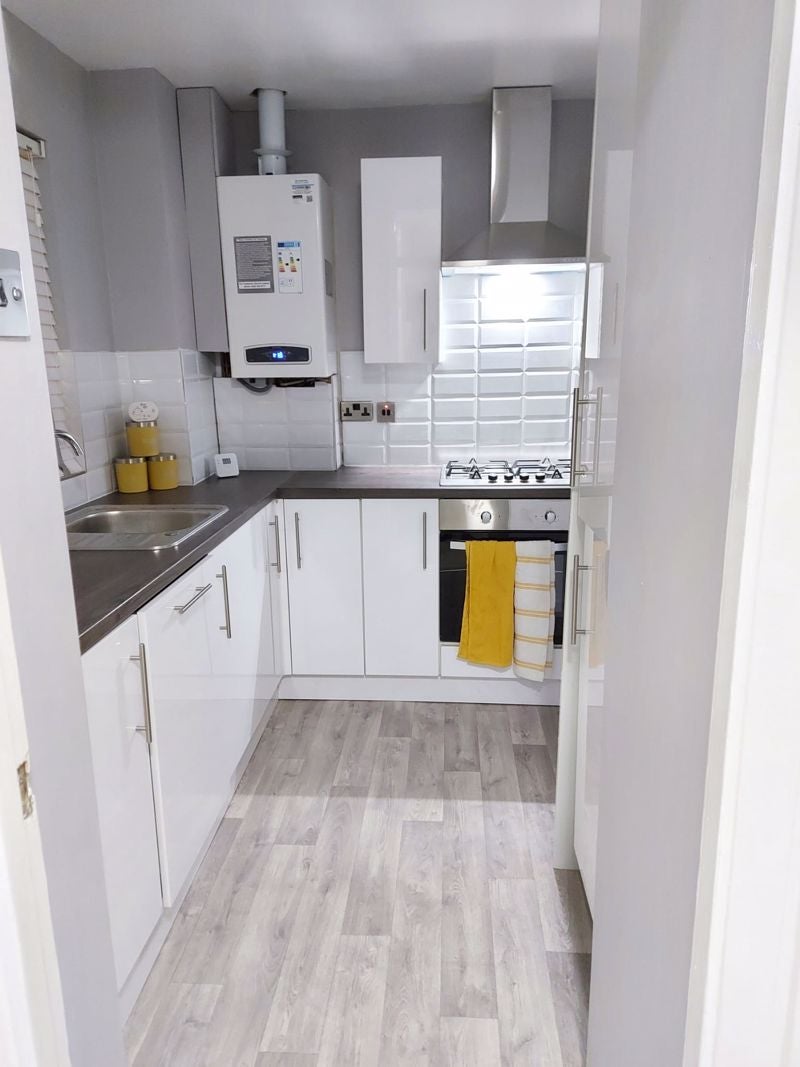 Flat Warner Close in Greater London