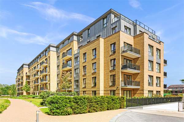 Flat Broom Road in Greater London