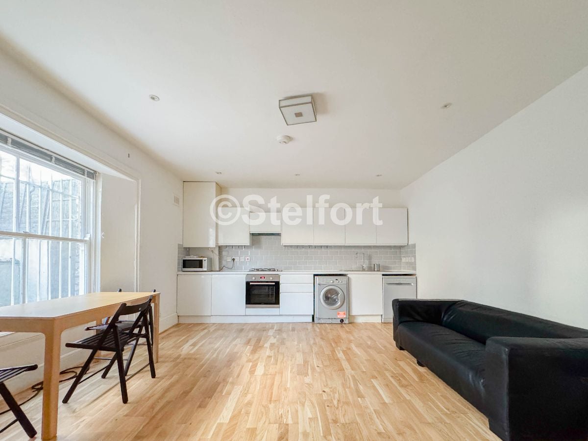 Flat Hillmarton Road in Greater London