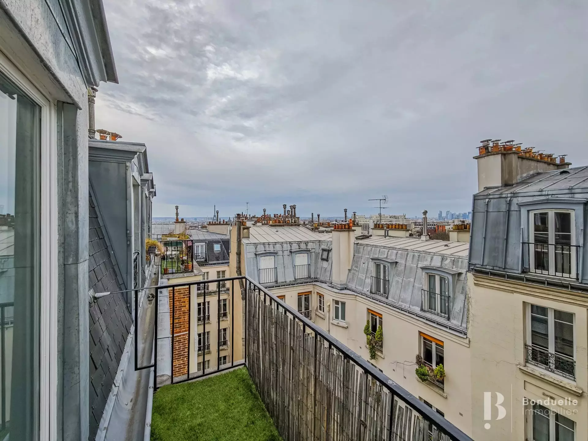 Flat Rue Joseph de Maistre in Paris