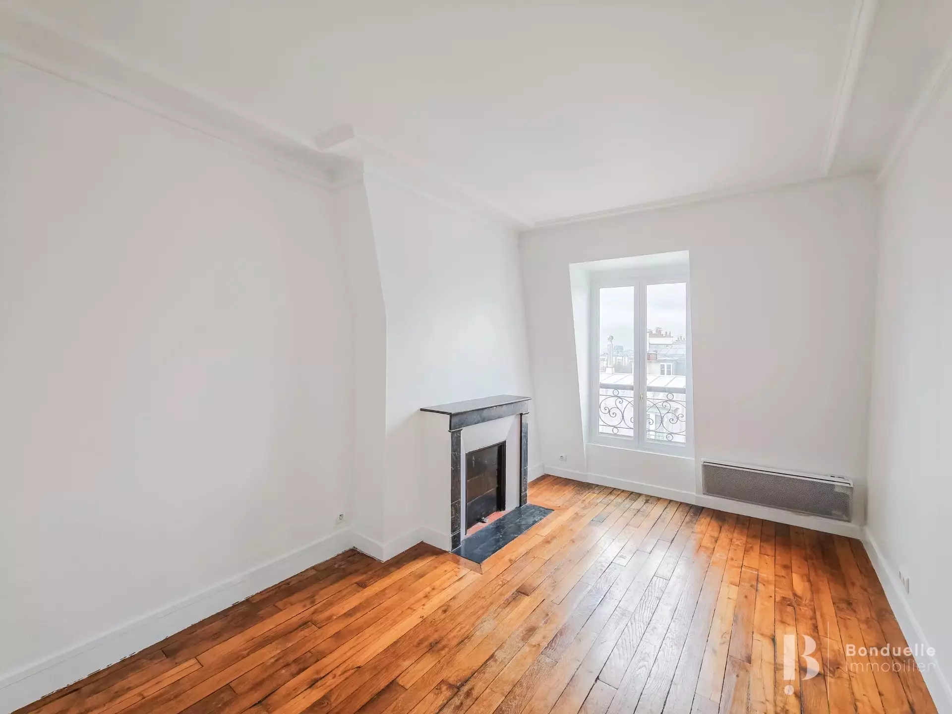 Flat Rue Joseph de Maistre in Paris