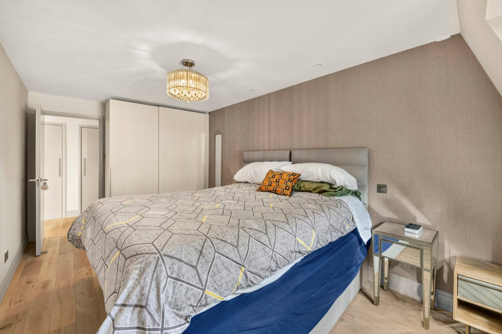 Flat Brook Mews North in City of Westminster