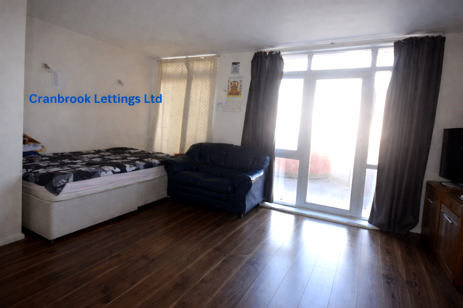 Flat Longbridge Road in Greater London