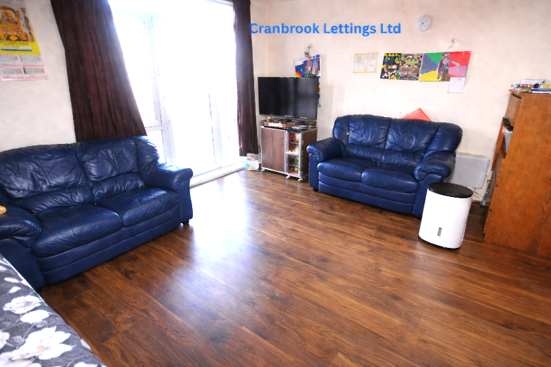 Flat Longbridge Road in Greater London