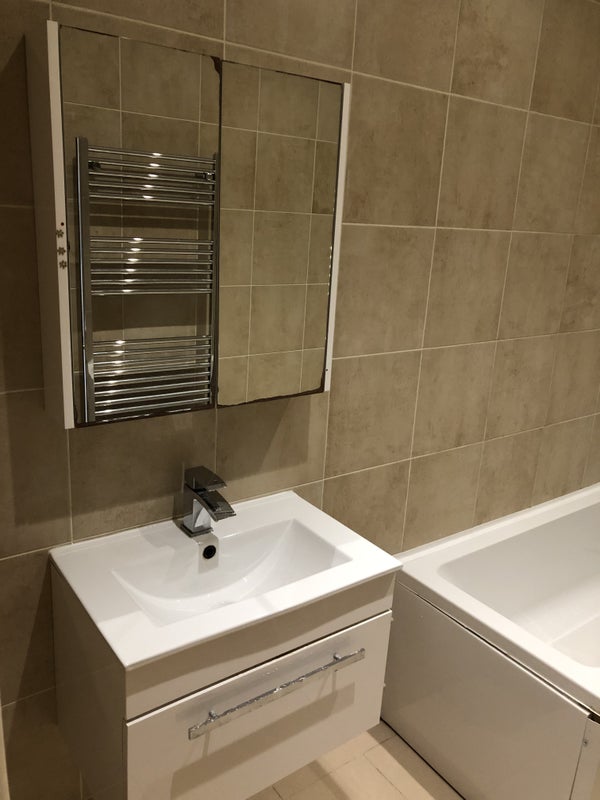 Flat Haydons Road in Greater London