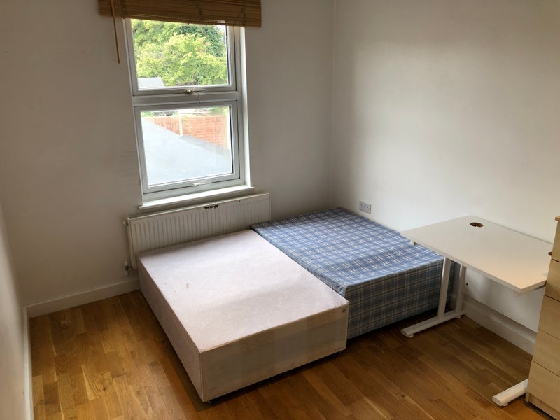 Flat Haydons Road in Greater London