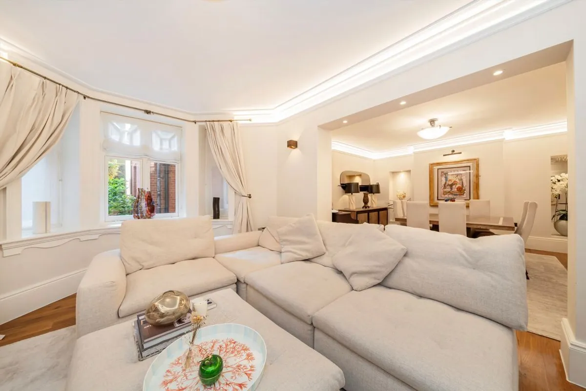 Flat Abingdon Villas in Greater London