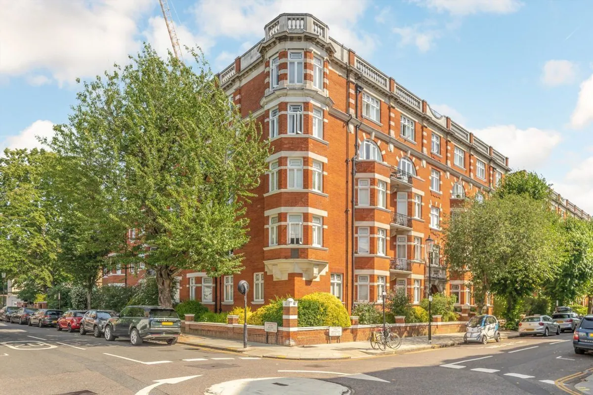 Flat Abingdon Villas in Greater London