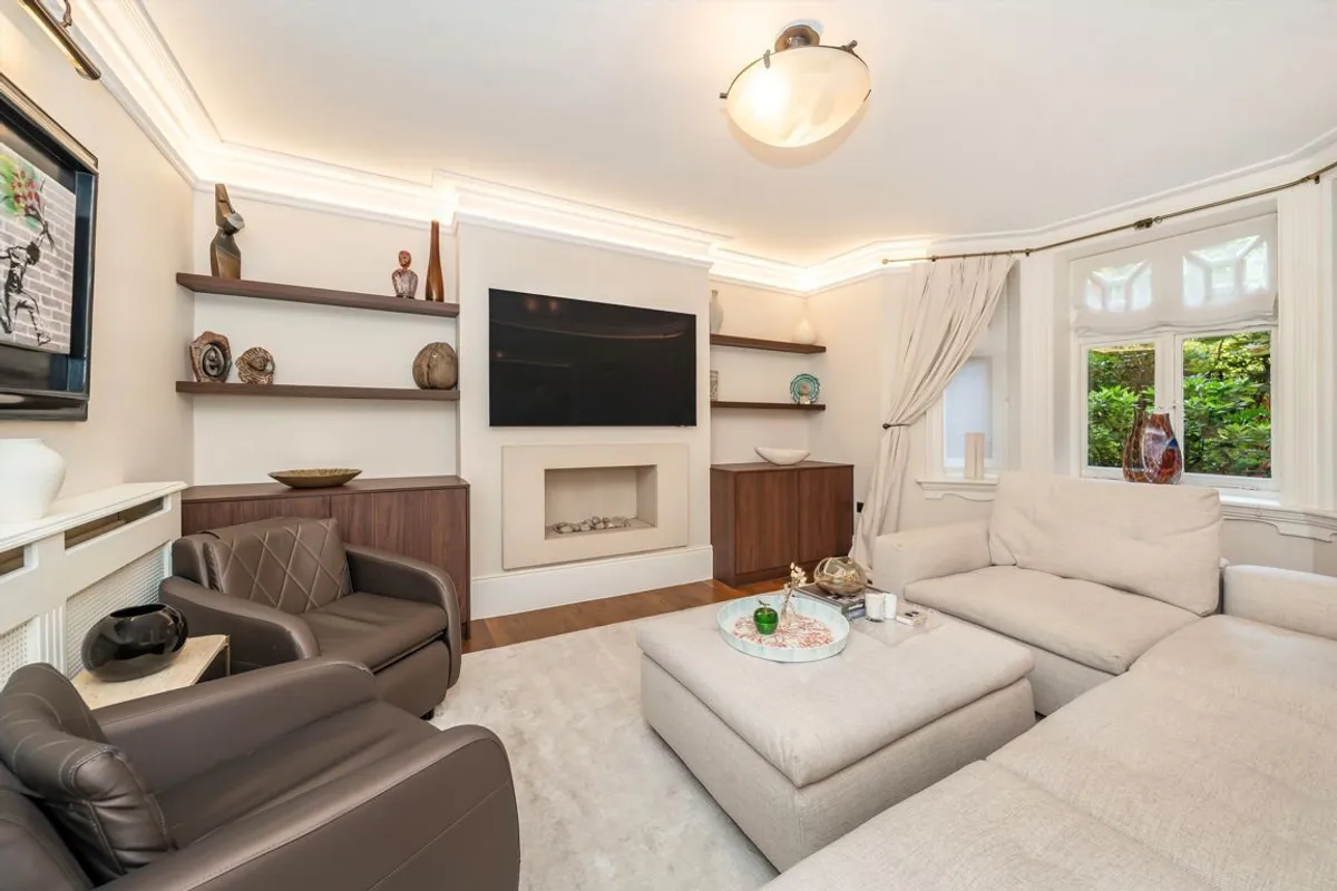 Flat Abingdon Villas in Greater London