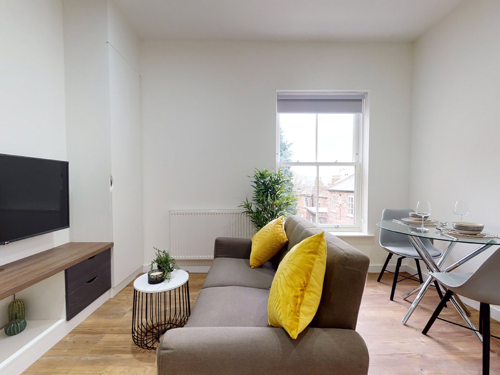Flat Clarendon Road in Leeds