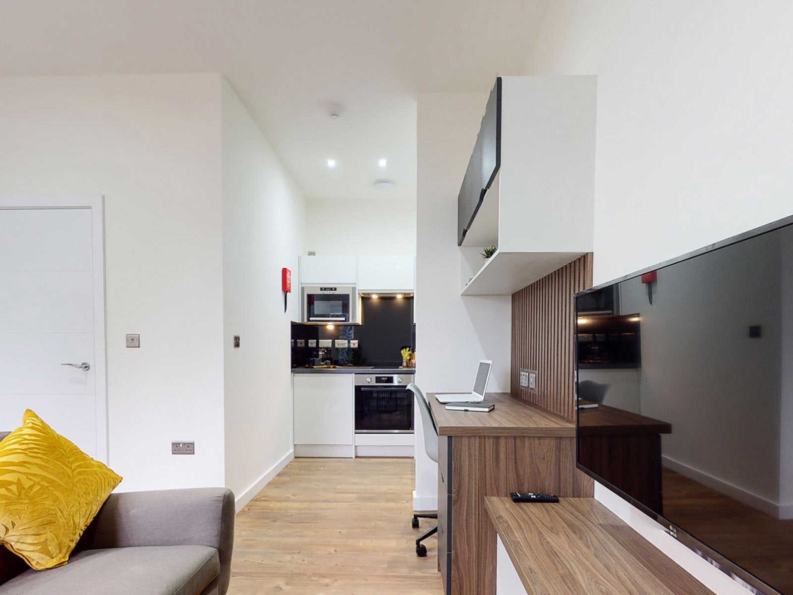 Flat Clarendon Road in Leeds