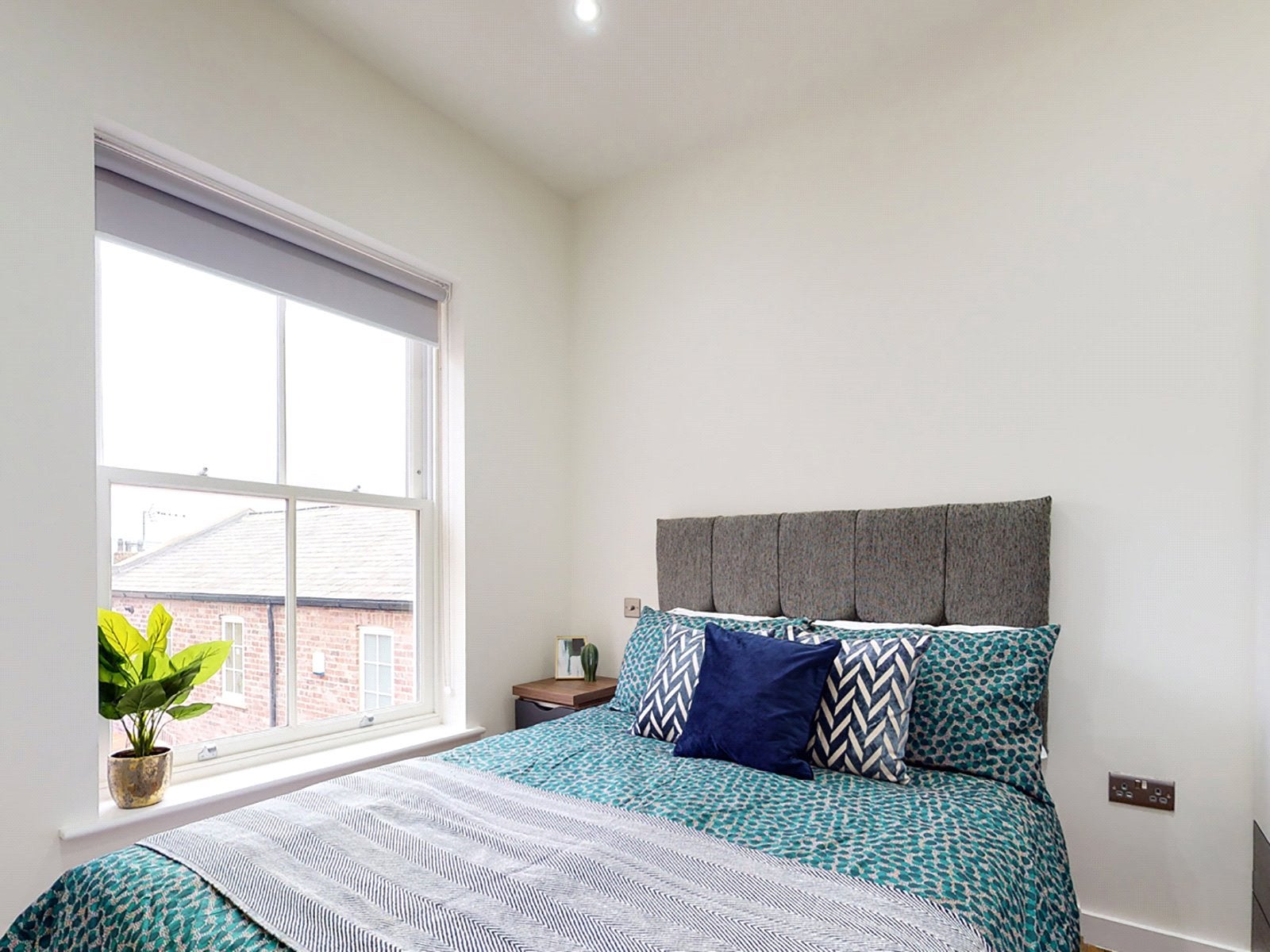 Flat Clarendon Road in Leeds