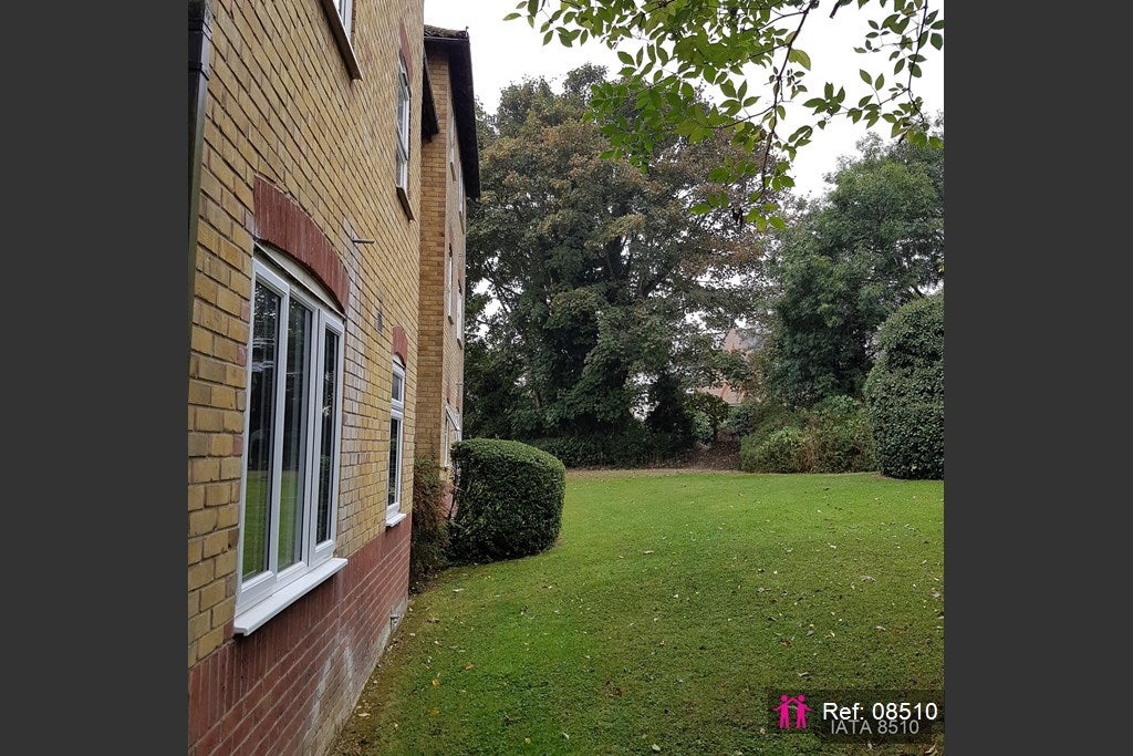 Flat Armiger Way in Witham