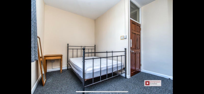 Room Eve Road in Greater London