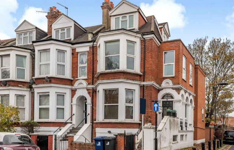 Room Allied Way in Greater London