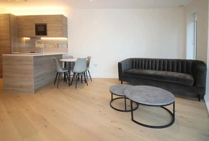 Flat Piedmont Road in Greater London