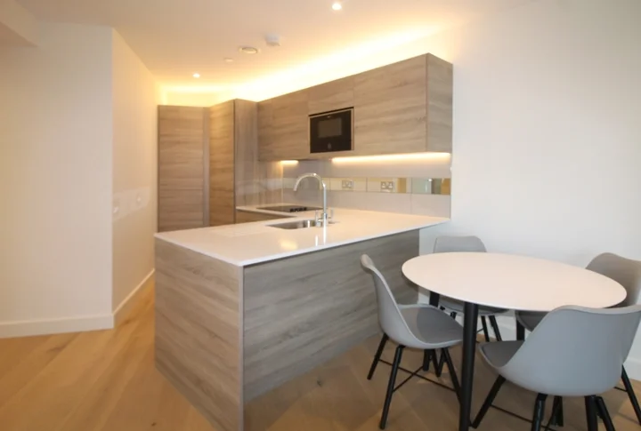 Flat Piedmont Road in Greater London