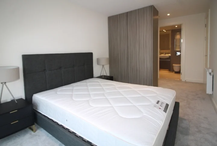 Flat Piedmont Road in Greater London