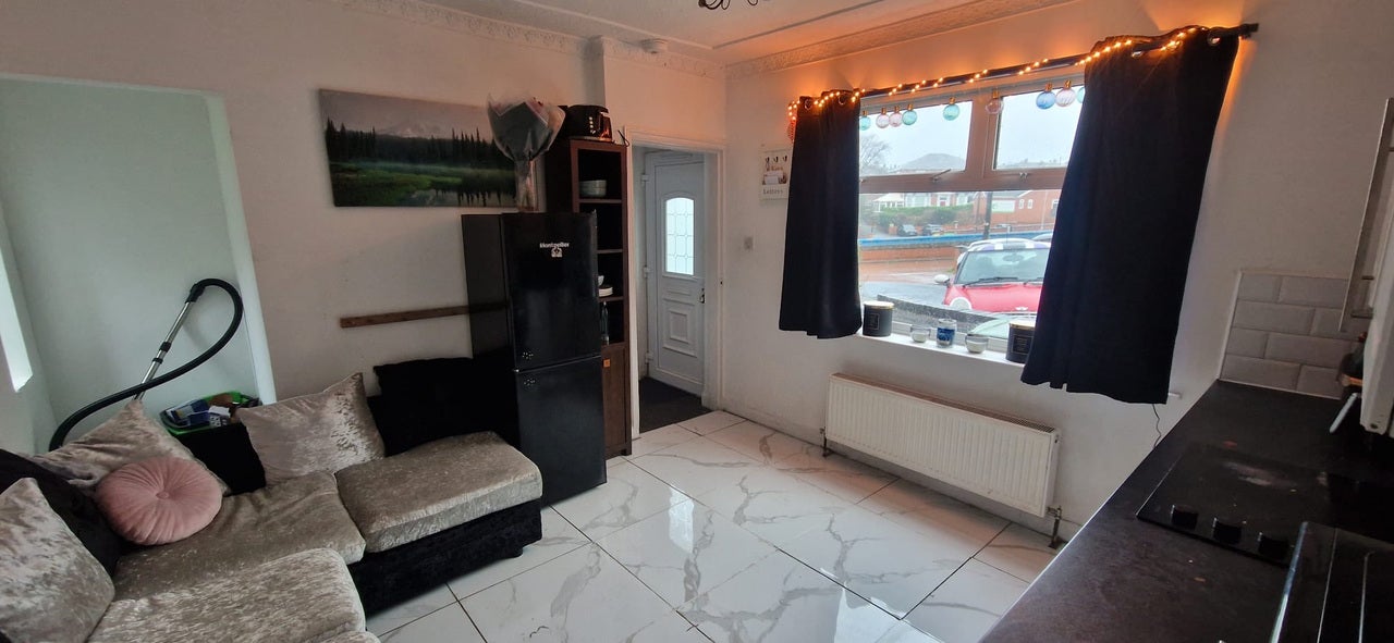 Room Warwick Avenue in Stoke-on-Trent